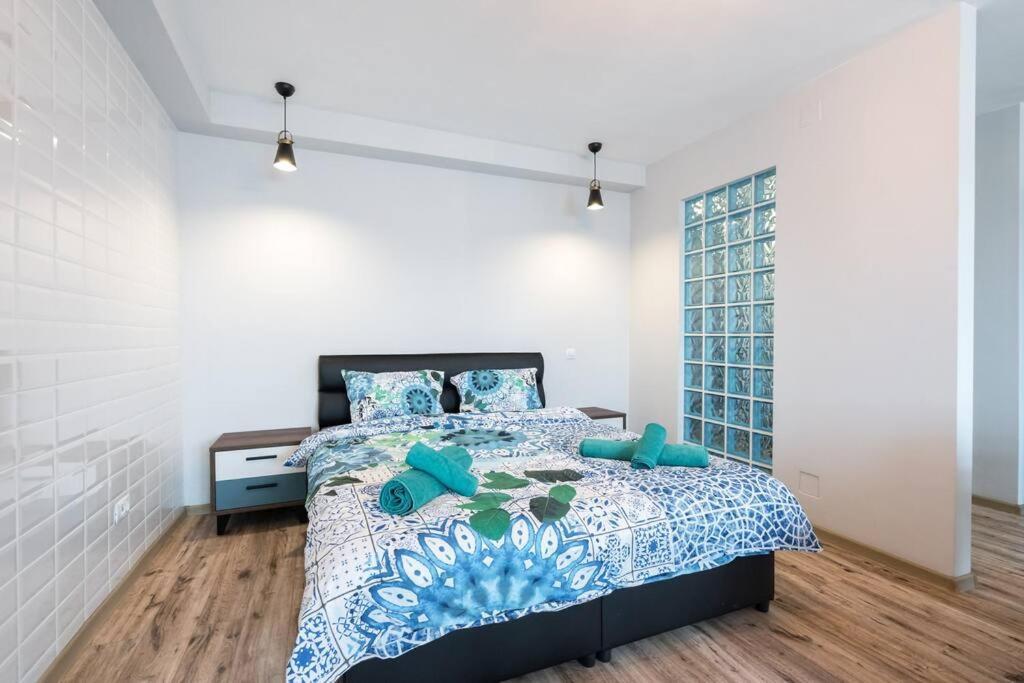 New Era Studio Near Old Town Bukares Bagian luar foto